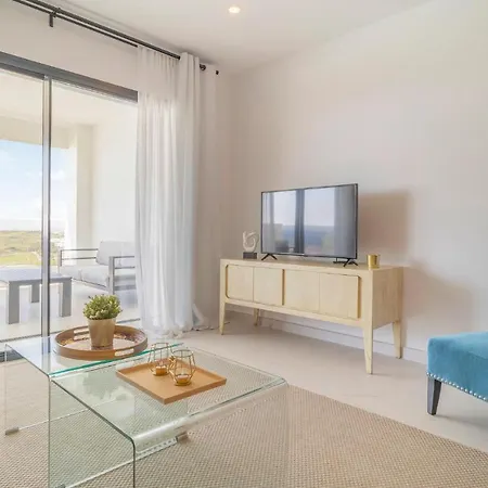Daire Nice In With 2 Bedrooms, Wifi And Outdoor Swimming Pool *