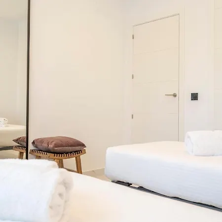 Nice In With 2 Bedrooms, Wifi And Outdoor Swimming Pool Daire *