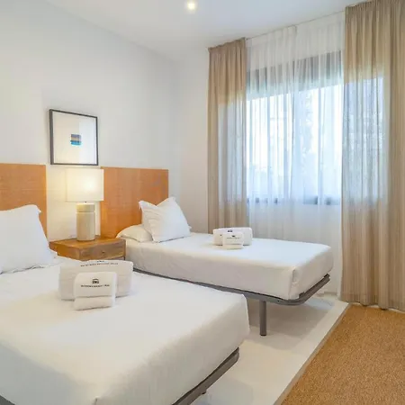 Nice In With 2 Bedrooms, Wifi And Outdoor Swimming Pool Daire