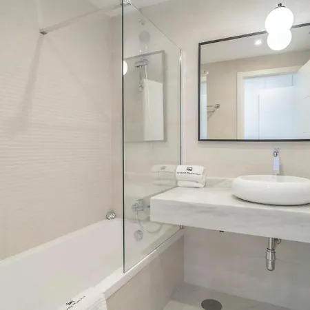 Daire Nice In With 2 Bedrooms, Wifi And Outdoor Swimming Pool *