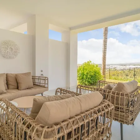 Nice In With 2 Bedrooms, Wifi And Outdoor Swimming Pool Daire